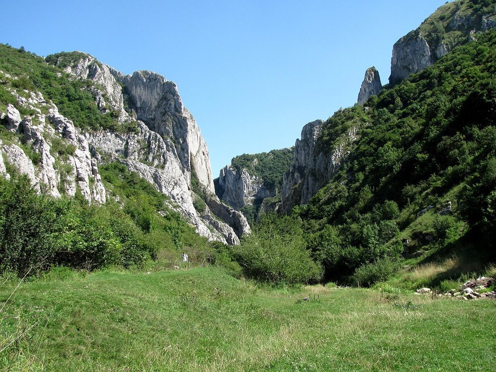 The limestone entrance to Turda Gorge